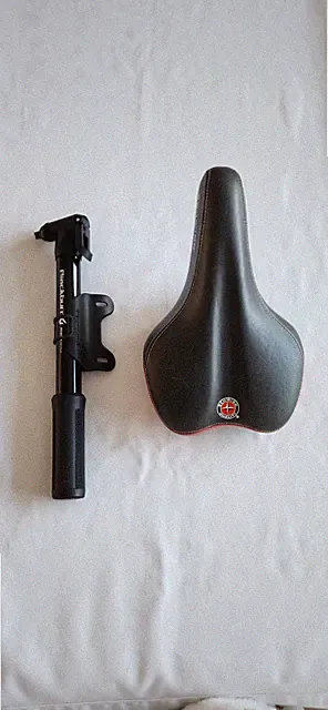 Blackburn Mini Tire Pump Bike Pump Mountain Bike W/ Schwinn Black/RED Seat